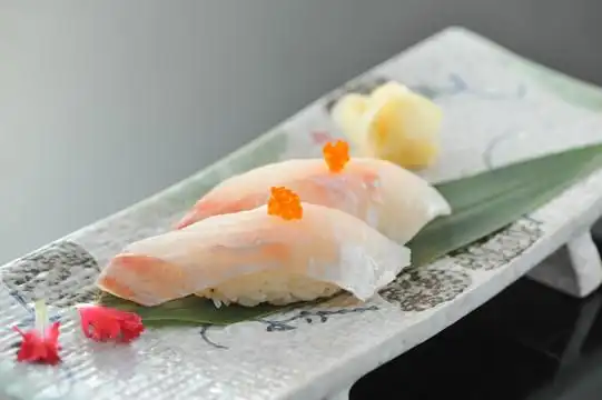 鲷鱼握寿司图片