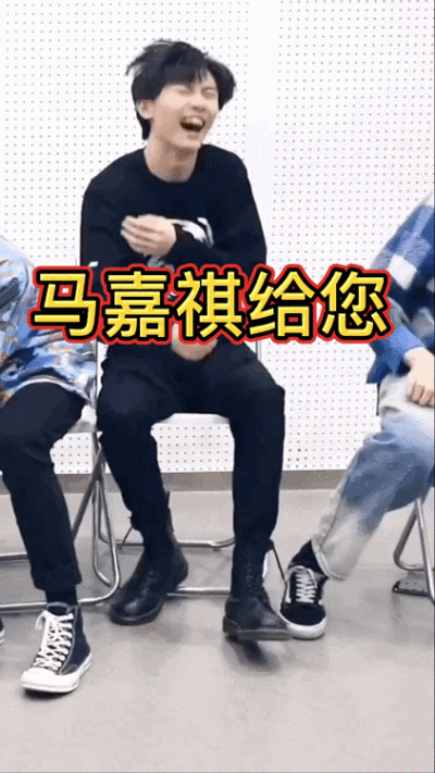 时代少年团是由马嘉祺,丁程鑫,宋亚轩,刘耀文,张真源,严浩翔,贺峻霖七