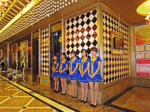 那么这座名叫"皇家一号"的娱乐会所究竟为何会被查封?