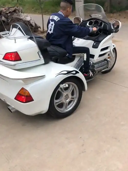 本田金翼正三轮