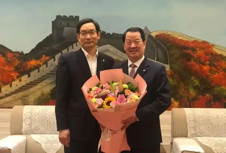 中国建材集团领导班子周育先曹江林等集体祝贺彭寿当选中国工程院院士