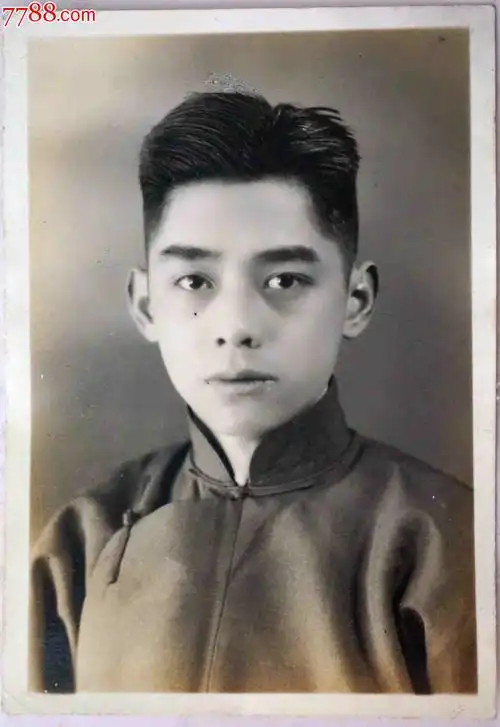 民国穿长衫的英俊男子照-au7356515-老照片-加价-7788收藏__中国收藏
