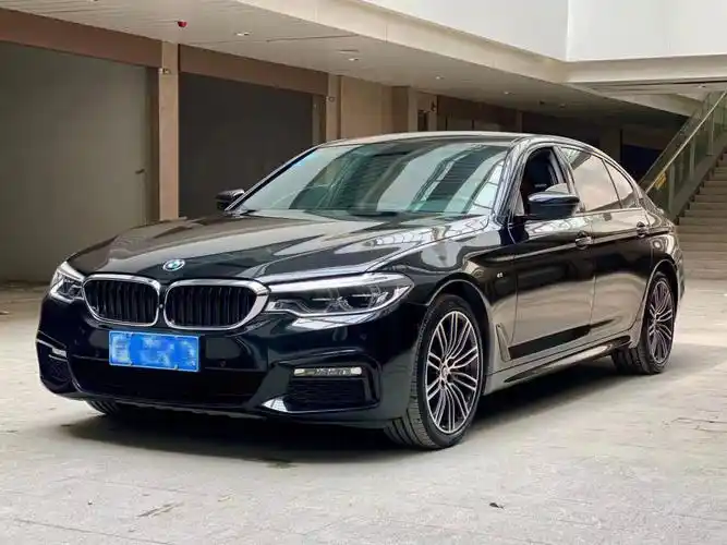 18年宝马530li尊享m运动套装,带分段式全景天窗,360全景影像,电尾门