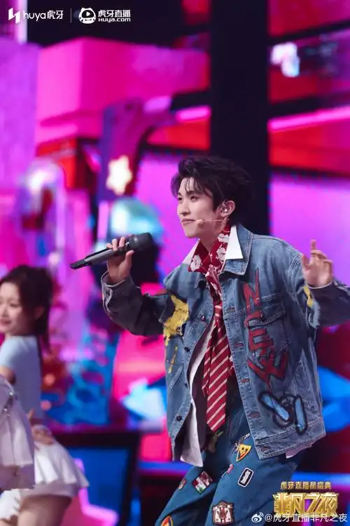 感谢@林墨的闪耀加盟,以天真烂漫的演绎赋予舞台活力,跟着《lover boy