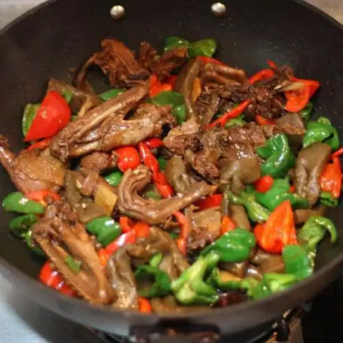 本店特色￥爆炒鸭子68元每只.