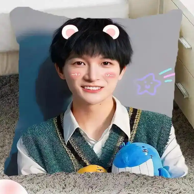 卡布叻周深周边抱枕明星海报真人照片枕头当年之打靠枕女生日礼物扫码