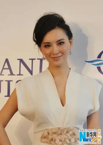 莫小棋性感深v似女神新作连连