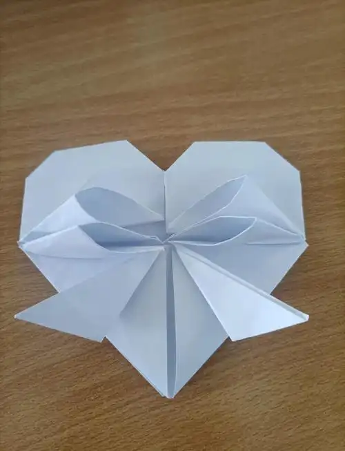 今天我要和大家分享一个超级简单又充满爱意的折纸小手工