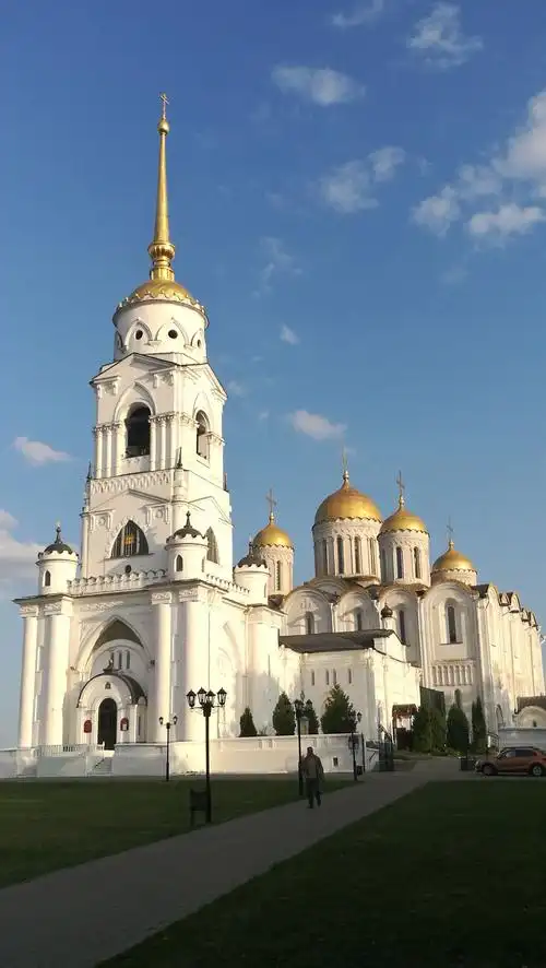 圣母升天大教堂,1158年始建,14世纪初建成.