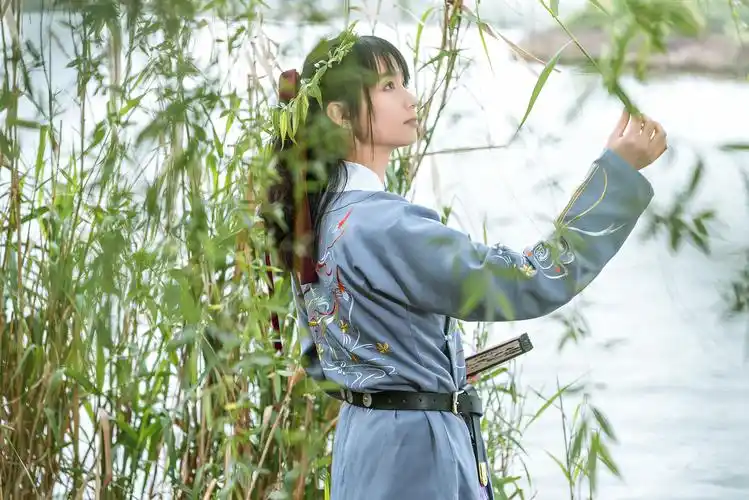 服饰:汉服 圆领袍.摄影师:无敌三.拍摄地点 :长沙河西.