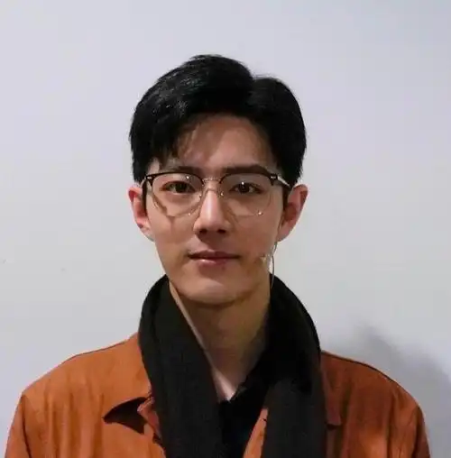 肖战彩排素颜照被赞清爽,干净的大男孩样太戳人了