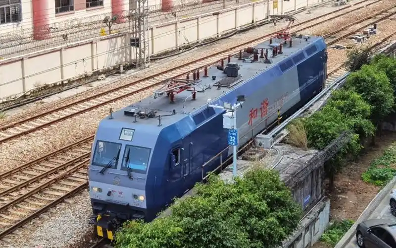 和谐电1c电力机车深圳站折返