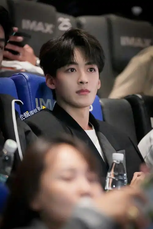 何洛洛出席欢迎来到麦乐村首映礼