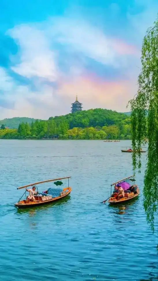 西湖(浙江5a级景区)西湖是中国千年古都杭州的象征,被誉为中 - 抖音