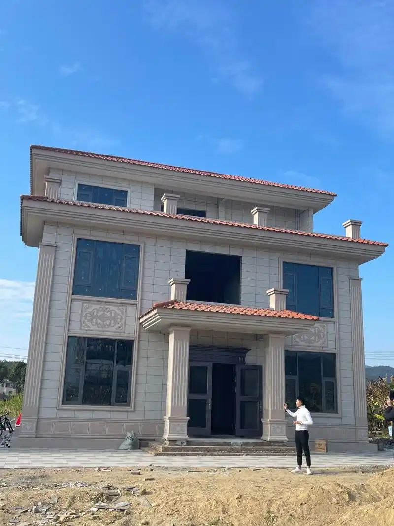 农村自建房别墅装修比大理石还好看300x600外墙砖 150x800凹凸窗线