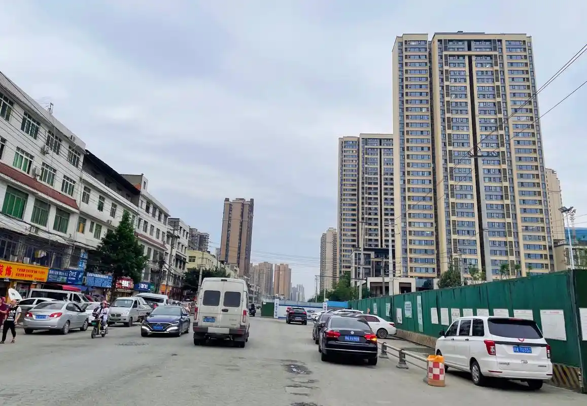 关于新都区大丰街道大成路施工,要求施工单位于12月底前完工通车