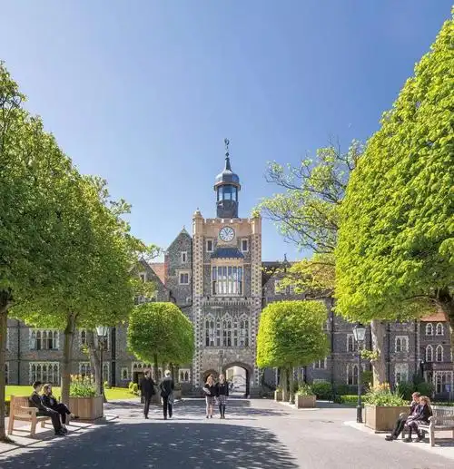 这所被预测为英国乔治小王子将入读的中学,到底有哪些特色呢?