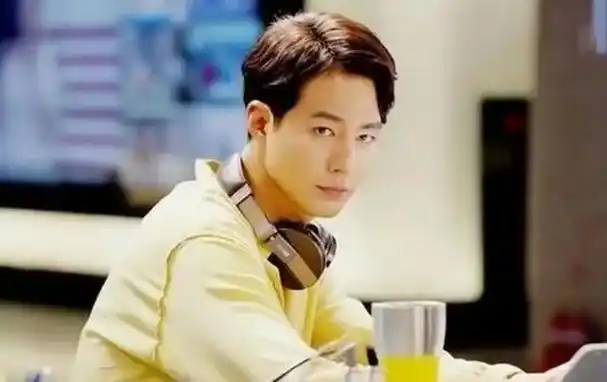 赵寅成:全智贤心中男神,却惨遭金敏喜抛弃,如今41岁仍孤身一人