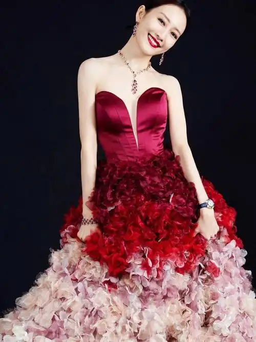 王鸥很适合大红色