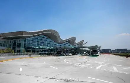 自12月17日零时起,杭州萧山国际机场将对国内航站楼部分出入口,区域