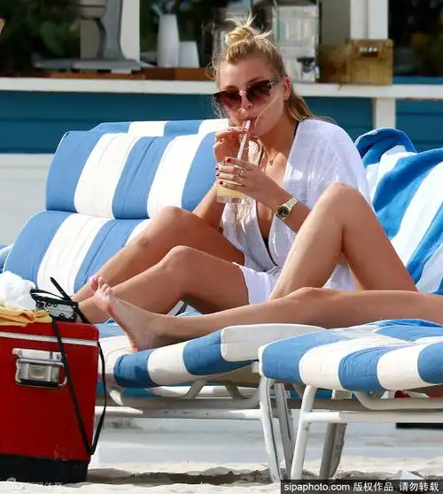 维密天使相约海边度假比基尼亮眼_高清图集_新浪网