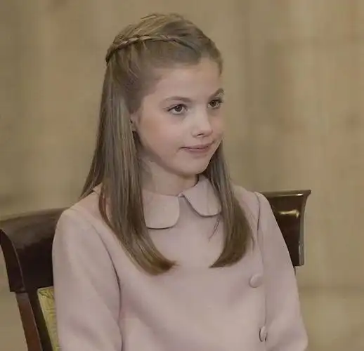 西班牙小公主两次扭转王室名誉幸不辱命关注度超越王储姐姐