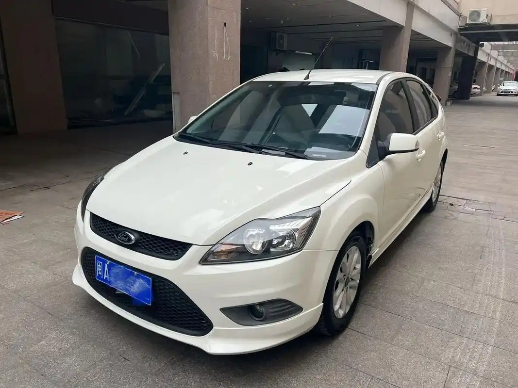 福特2013款经典福克斯-两厢1.8基本