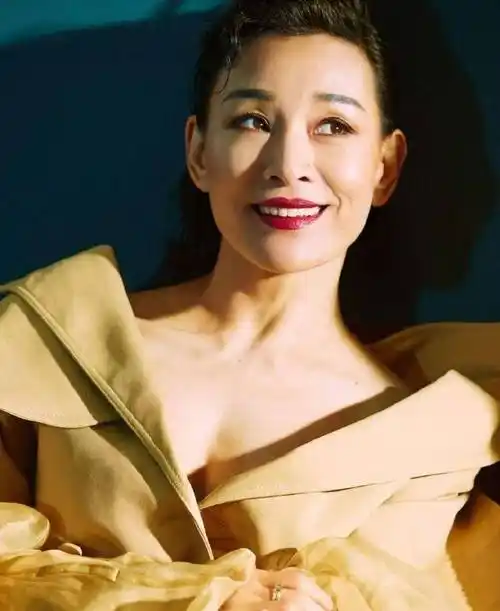 演员陈冲:当红时远走国外,在餐厅当服务员,他们不相信我是影后_电影