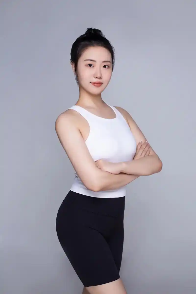 很飒的普拉提苏教练形象照