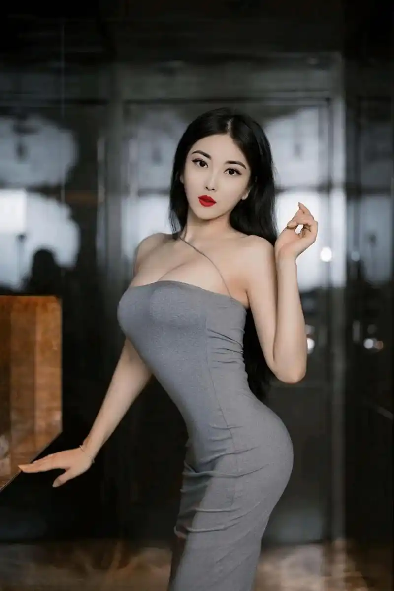 体态婀娜,睡裙秀出火辣身材#性感好身材