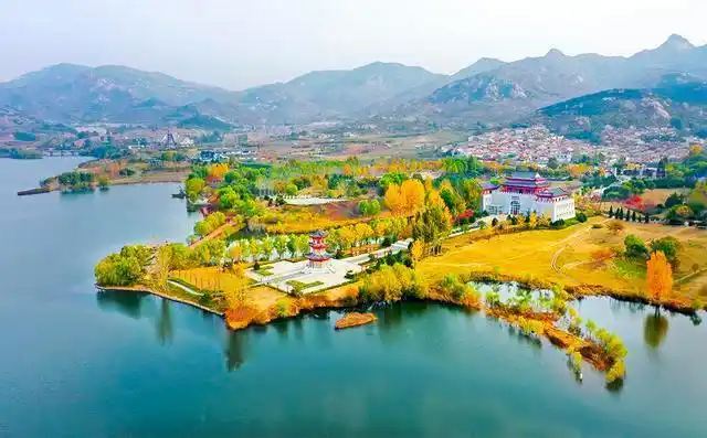 雪野湖,位于济南市莱芜区北部,黄河流域大汶河支流嬴汶河上游.