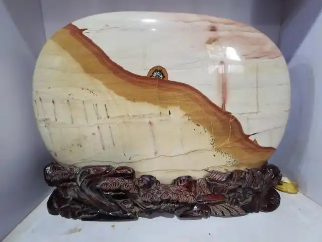 到三峡吃三峡奇石