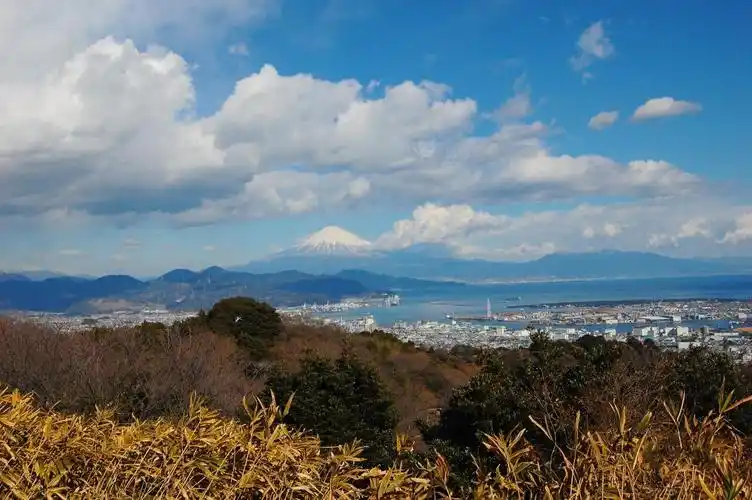 p>静冈县静冈県(しずおかけん,shizuoka-ken)处在日本东京和大阪之间