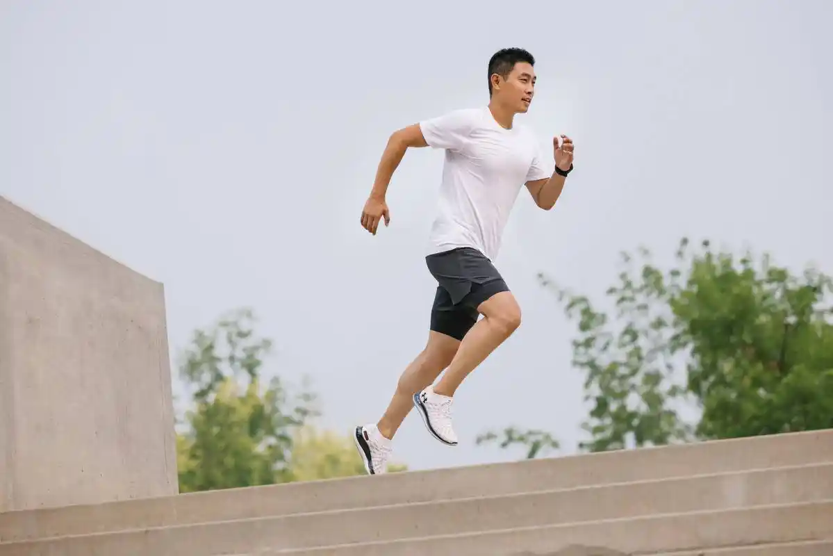 lululemon大使推荐冬日跑步装备,齐步跑出好状态