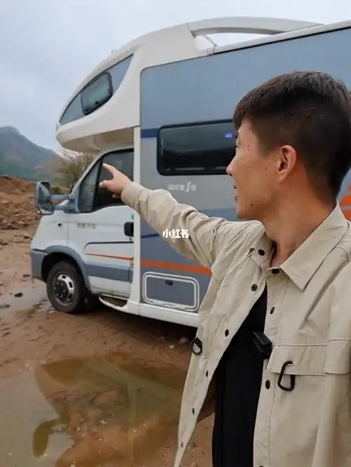睡在荒郊野岭等待天气好转,这是杨旭游记房车环游中国的第358天 #rcc