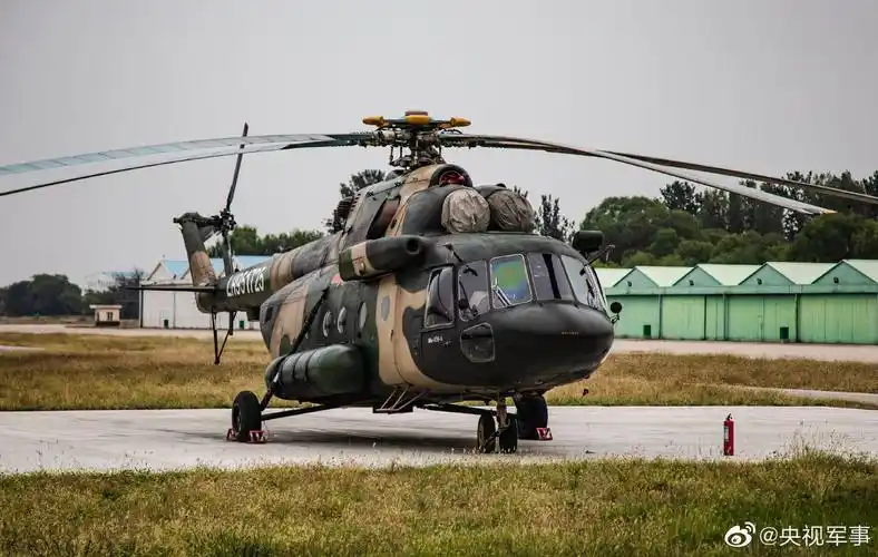 陆军航空兵武装直升机还有超帅飞行员出镜