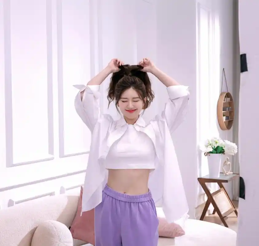 赵露思早春浪漫紫色随拍!