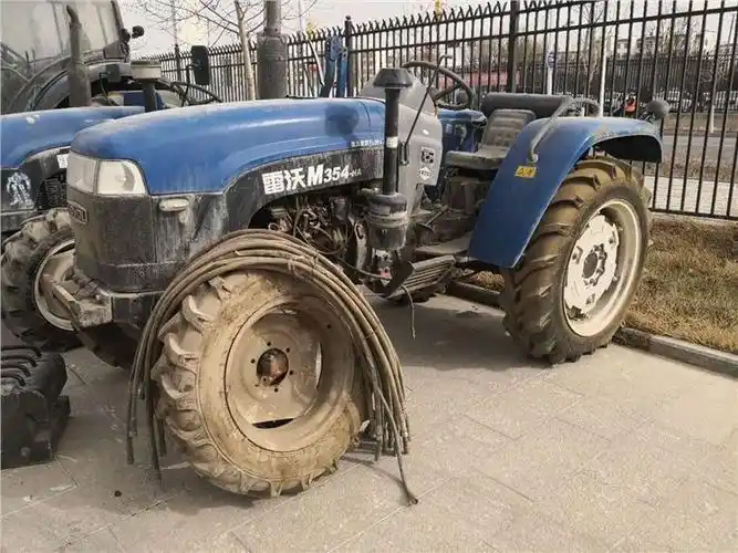 雷沃m354-ha拖拉机一辆