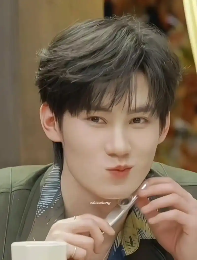 张真源 #爱妻 #歪嘴小猫 #和小猫表情包学拍照 #张真源 - 抖音