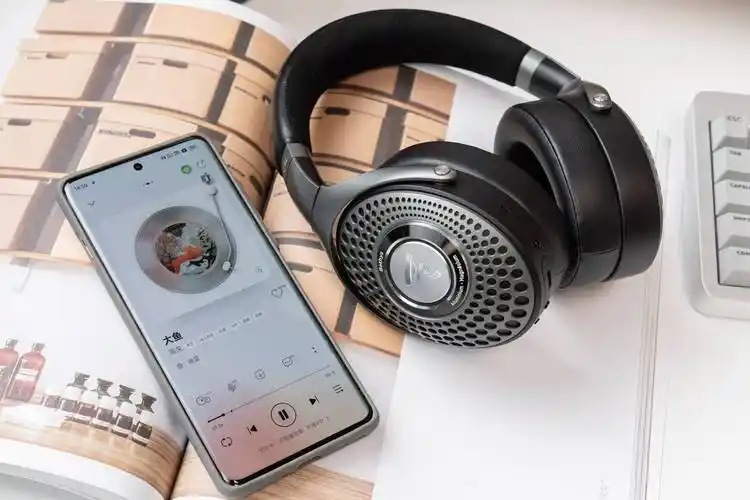 原创法国劲浪focalbathys深海潜艇蓝牙乌音乐发烧友的耳机新宠