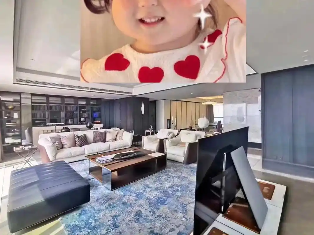 《华侨城苏河湾塔尖顶楼复式》 仅此一套,面积:605.23平 - 抖音