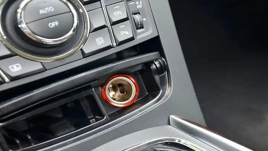 原来汽车点烟器不仅仅能点烟!今天才知道还可以这样,厉害了