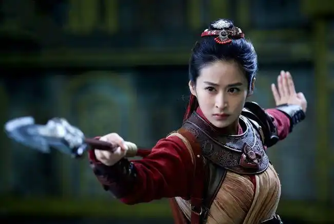 早在几年前拍摄的《哪吒与杨戬》中,颖儿打破形象,出演的苏妲己,就