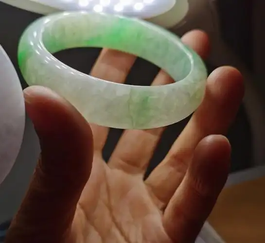 这种翡翠手镯值多少钱