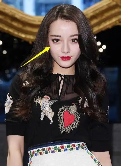 化妆师一个不小心,迪丽热巴被网友集体吐槽妆容奇怪且显老