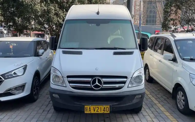 实拍黄牌奔驰斯宾特