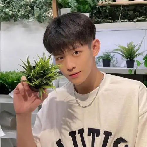 深受年轻小哥哥喜欢的4款男生发型-流行发型-帅哥发型网