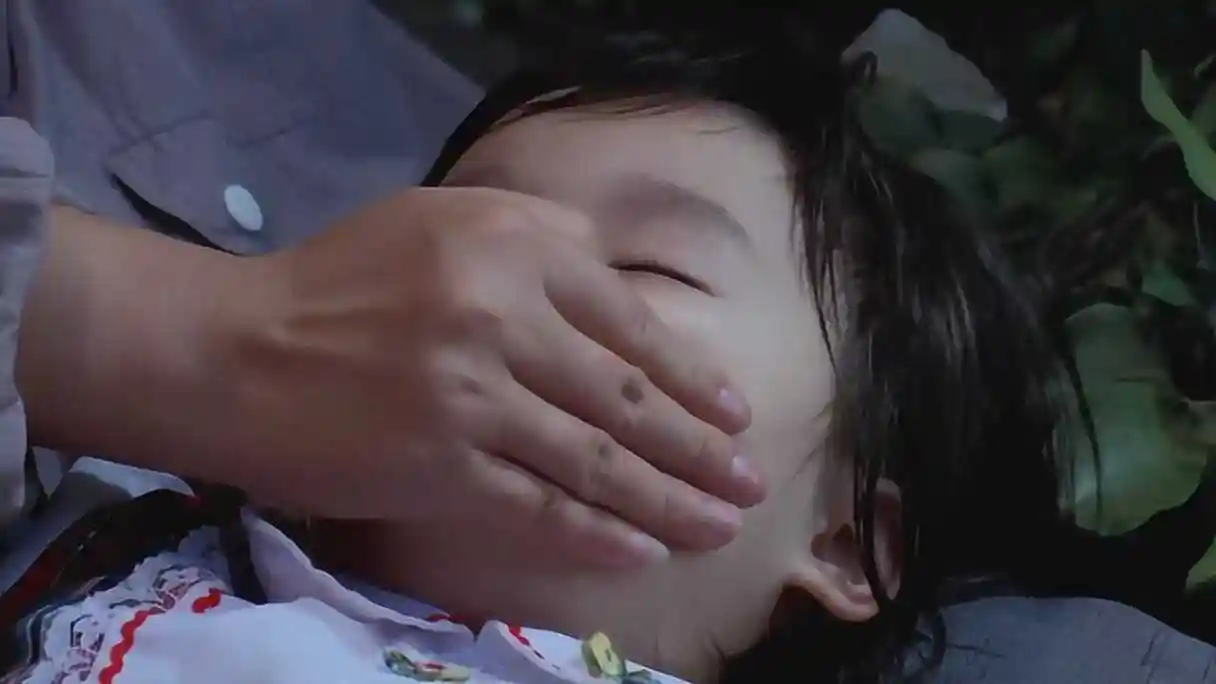 同根生:男子绑架小女孩,为让自己活命,活活将她捂死!