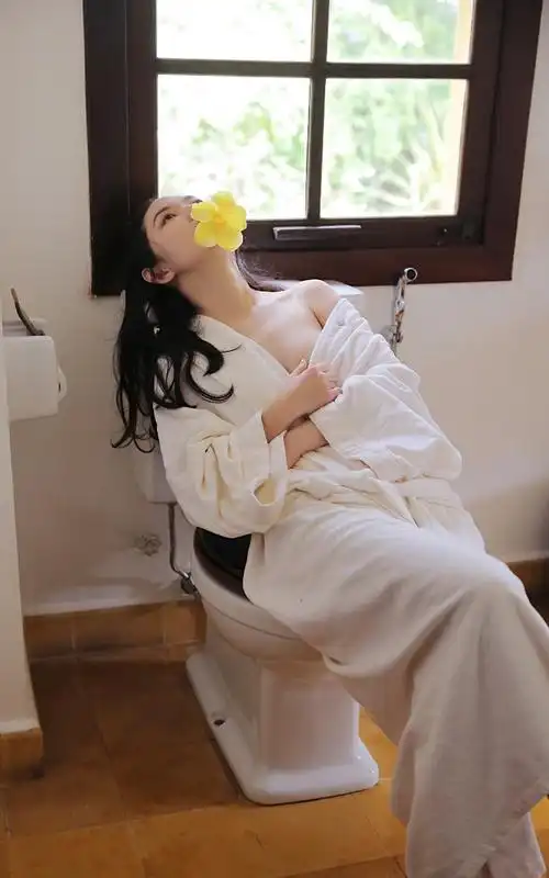 浴缸美女湿身诱惑大胆美女图片