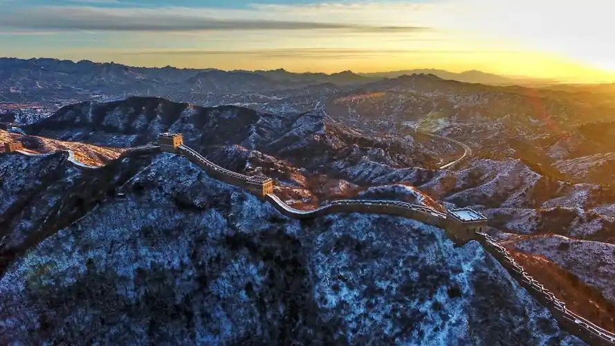 雪后初晴的金山岭长城壮美雄浑,气吞山河(图)